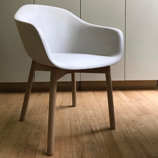 Prototype Oak base & moulded Quiet chair shell for @modusfurniture #prototype #quiet #chair #moulded #soft #comfort #furniture #meetingchair #diningchair #upholstered #simplicity #design #modern #michaelsodeaustudio