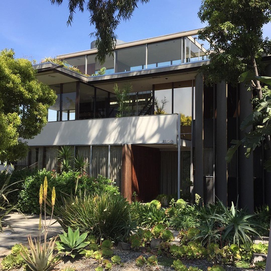 Richard Neutra's home... #tbt #VDLhouse #richardneutra #LA #SilverLake #modernist #architecture #simplicity #modern