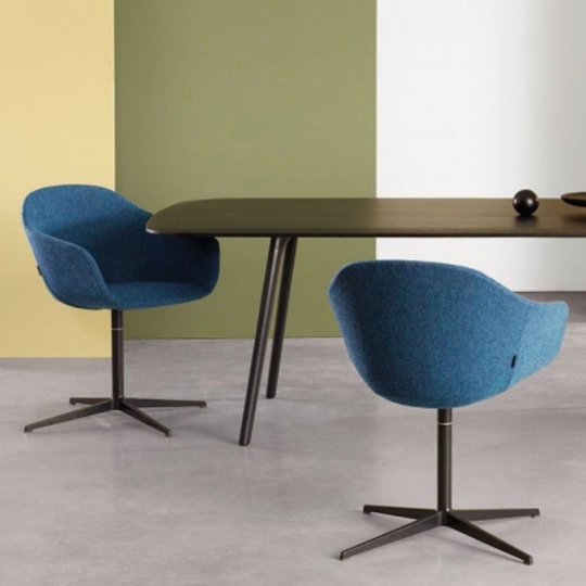 Quiet chair for Modus... 📷 Angela Moore | @modusfurniture #QuietChair #Modus #furniture #simplicity #design #meetingchair #comfort #quiet #michaelsodeaustudio #modern